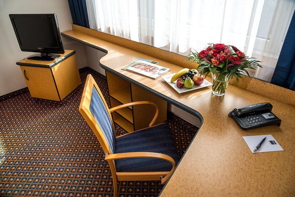 Dorint Airport-Hotel Berlin-Tegel Exterior photo
